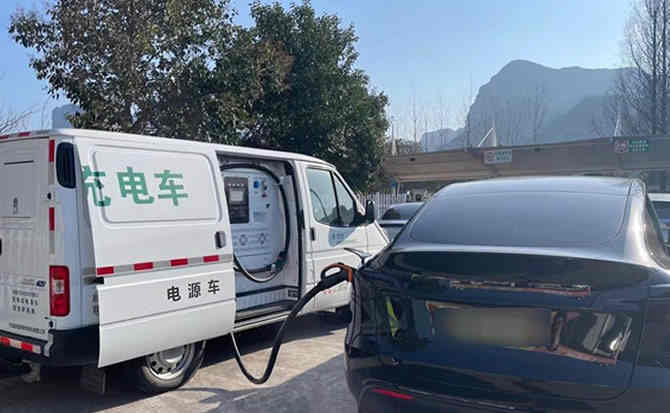左权汽车搭电